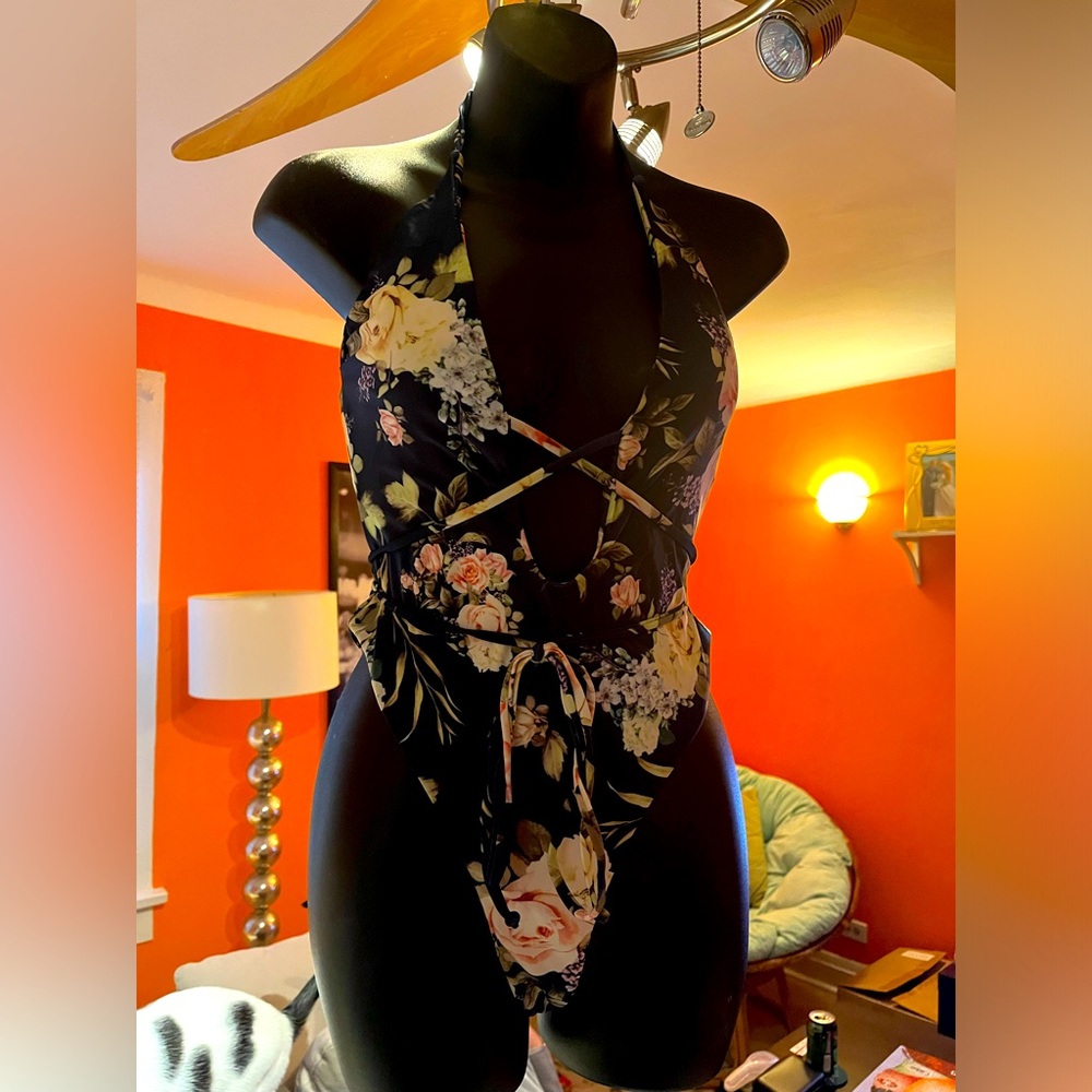 EUC Zaful Floral Plunge One-Piece Swimsuit